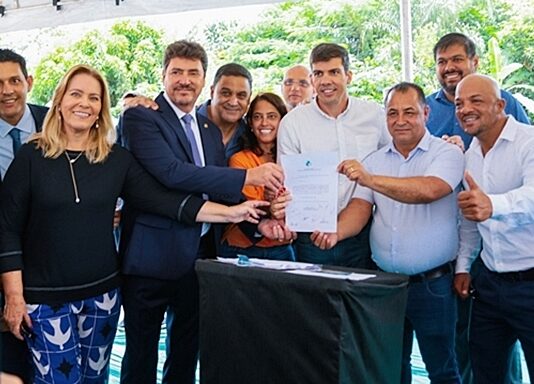 Mangão assina ordem de serviço para obra de ponte que liga o Novo Gama ao Valparaíso