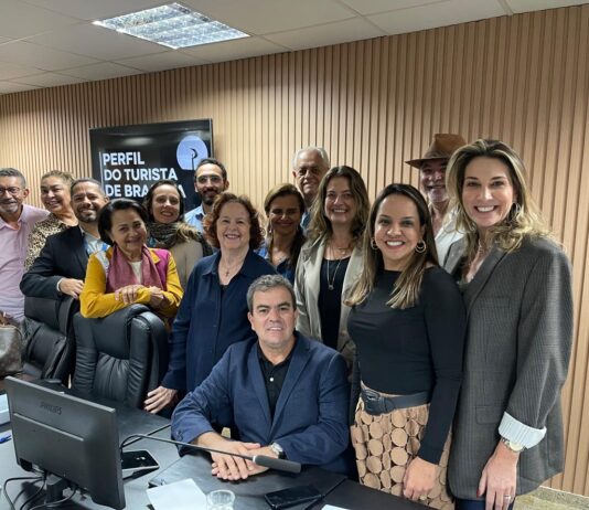 A maioria dos turistas que desembarca em Brasília vem a negócios, revela pesquisa.