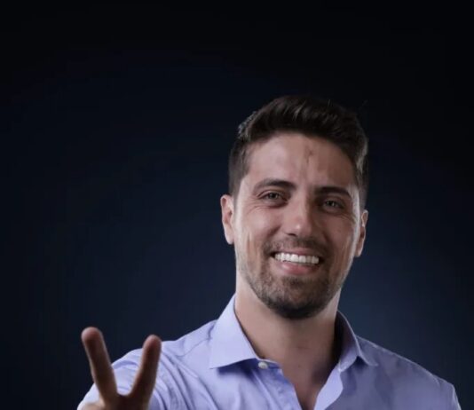 Marcus Vinícius propõe modernização e integração escolar com aplicativo de comunicação em Valparaíso