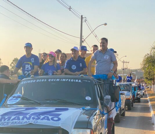Carlinhos do Mangão lidera maior carreata da história de Novo Gama em busca da reeleição