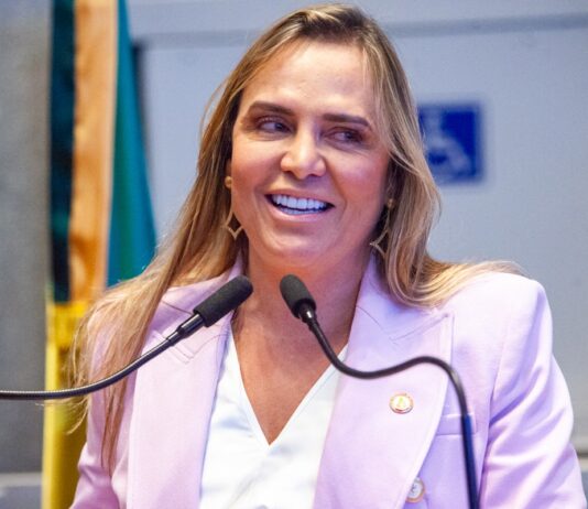 Governador do DF sugere Celina Leão como sucessora e vice destaca parceria com “lealdade e respeito”