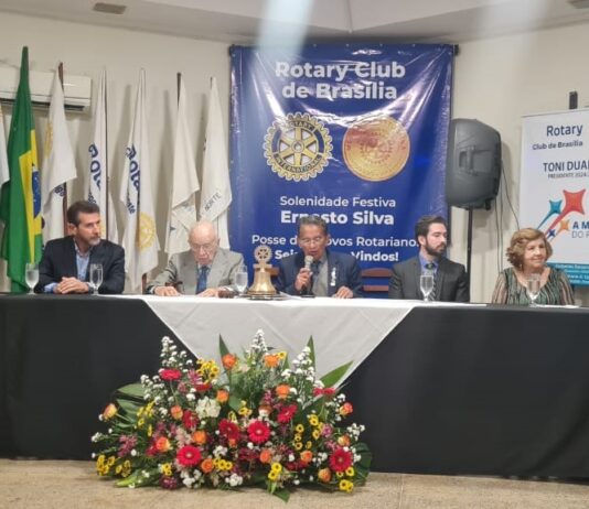Rotary Club de Brasília celebra legado e novas trajetórias em noite de homenagens