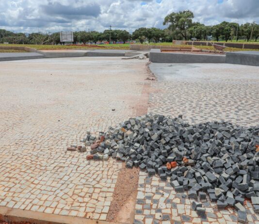 Praça Internacional da Paz alia tradição das pedras portuguesas à modernidade em Brasília