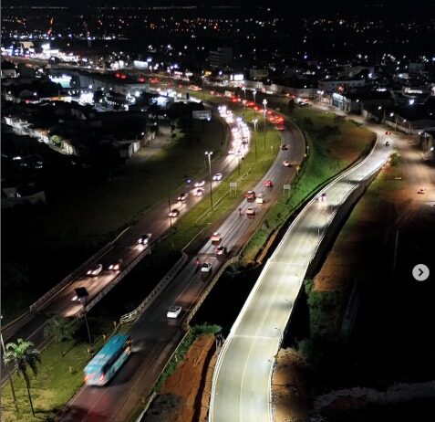 Ponte na marginal da BR-040 recebe iluminação de LED e melhora segurança em Valparaíso