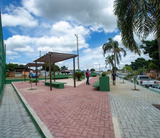 Campo sintético do Lago Azul é reinaugurado e ganha o nome de Alcibiades Martins Lopes