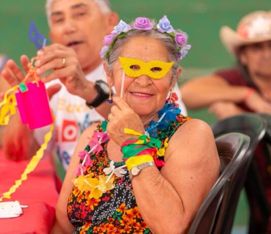Baile de Carnaval em Novo Gama garante diversão e inclusão para idosos