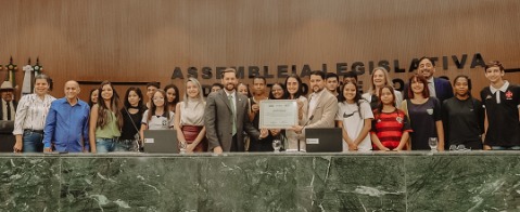 Prefeita Jessica do Premium leva alunos de Santo Antônio do Descoberto à Assembleia de Goiás