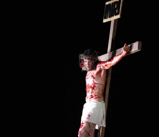 Via Sacra em Novo Gama emociona público e atrai mais de 30 mil pessoas no Morro Santo