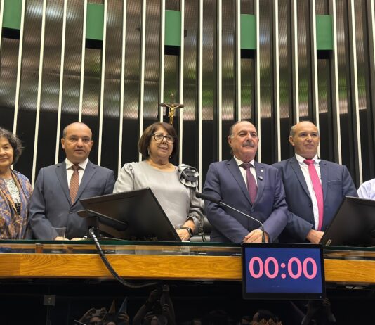 Procissão do Fogaréu, tesouro cultural de Goiás, é homenageada no Congresso com representação do Governo do Estado