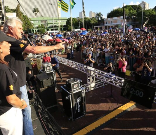 Caiado participa da Marcha para Jesus e reforça parceria entre Estado e Igrejas