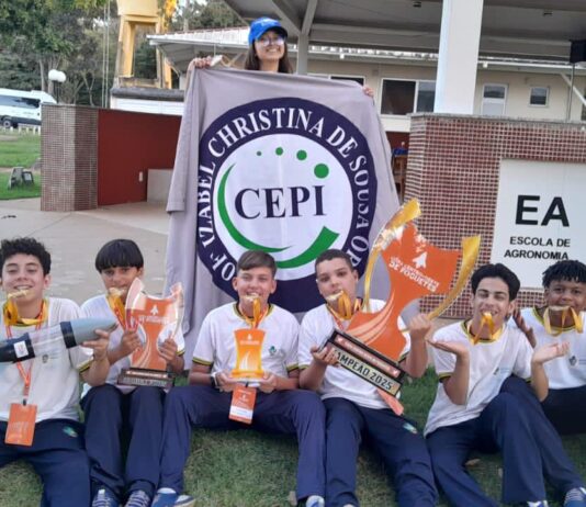 Alunos de Formosa garantem 1º e 3º lugares na Copa Centro-Oeste de Foguetes 2025