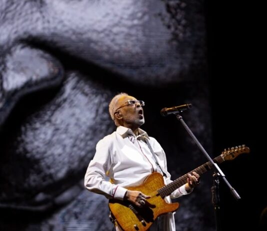 Gilberto Gil emociona Brasília em show de despedida na Arena BRB
