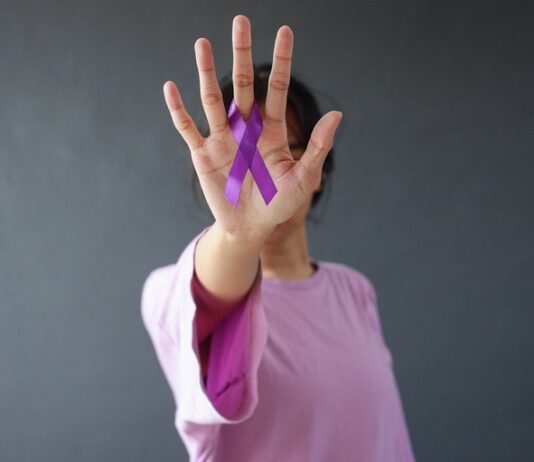 Nova lei no Distrito Federal garante auxílio financeiro para mulheres vítimas de violência doméstica