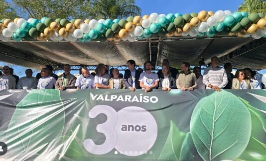 Desfile cívico marca início das comemorações dos 30 anos de Valparaíso de Goiás