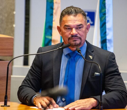 Hermeto reforça apoio a negociações com profissionais da Educação no DF