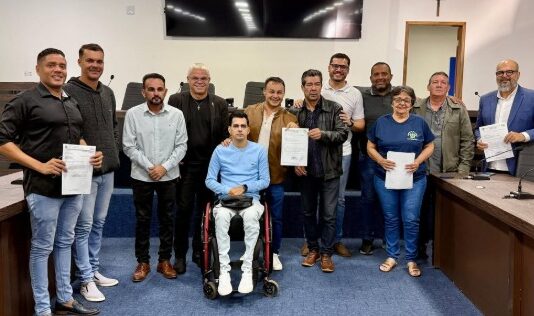 Prefeito de Cidade Ocidental entrega prestação de contas do 1º quadrimestre de 2025 à Câmara