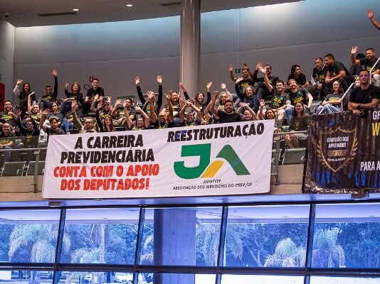 CLDF aprova correção salarial para servidores do Iprev-DF na LDO de 2025