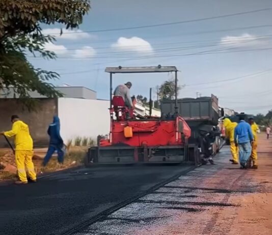Jessica do Premium e o asfalto no setor Mansões Bittencourt: entrega com apoio do Governo de Goiás