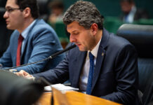 Riacho Fundo I recebe nova iluminação em quadra esportiva com apoio de Eduardo Pedrosa