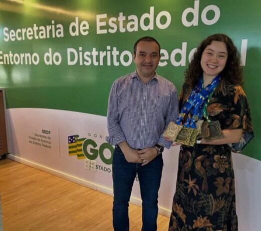 Secretário do Entorno recebe atleta vice-campeã mundial de jiu-jitsu