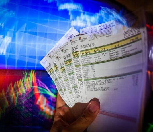 CLDF aprova lei que obriga faturas de serviços a exibirem fotos de foragidos por violência contra a mulher