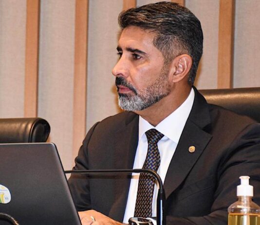 Segurança nas escolas do DF: Roosevelt avança com câmeras e enfrenta oposição política