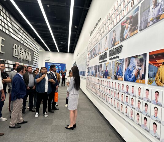 Missão Entorno visita fábrica da BYD em Shenzhen