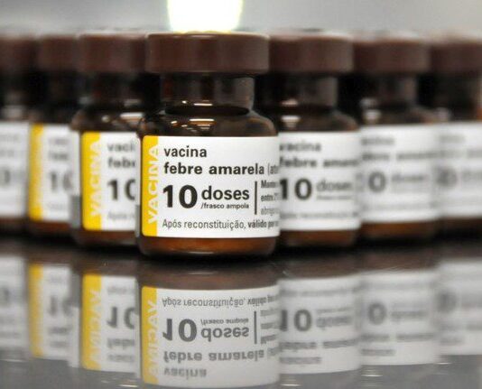 Justiça confirma licitação da Fiocruz e mantém produção de vacinas para o SUS