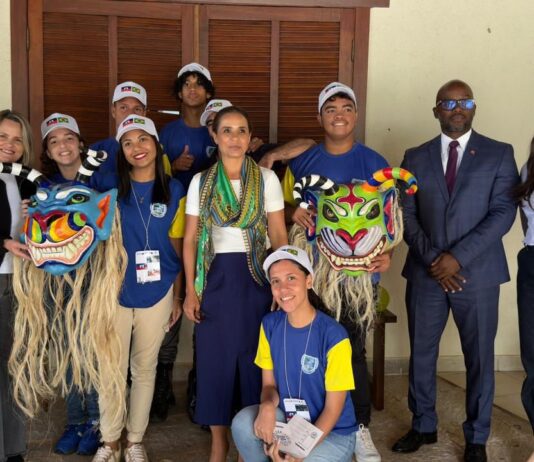 Estudantes de Santo Antônio do Descoberto aprofundam conhecimentos sobre a cultura haitiana por meio do Programa Embaixada de Portas Abertas