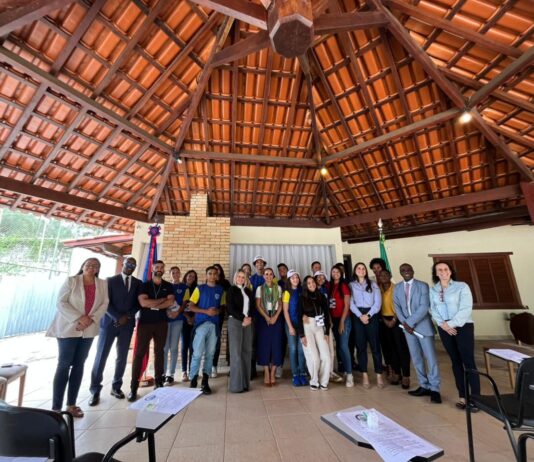 Estudantes do entorno mergulham na cultura Haitiana pela Embaixada de Portas Abertas