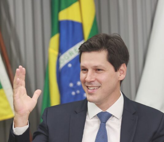 Daniel Vilela lidera intenção de votos para governo de Goiás com ampla vantagem, aponta pesquisa.