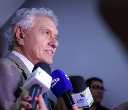 Goiás celebra equilíbrio fiscal e sai do regime de recuperação sob alerta de Caiado