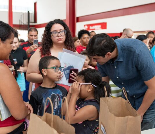 Deputado Rafael Prudente entrega 1.300 óculos a estudantes de Ceilândia por meio de Programa de Saúde Visual