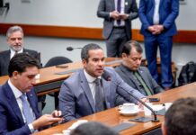 Fred Linhares propõe programa nacional de energia solar para modernizar escolas públicas