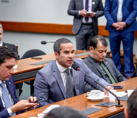 Fred Linhares propõe programa nacional de energia solar para modernizar escolas públicas