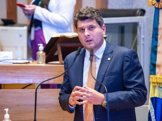 Zeno e Eduardo Pedrosa conduzem redução de taxas para permissionários dos terminais rodoviários