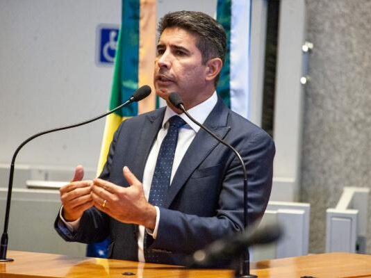 Deputado Roosevelt Vilela critica interferência de Fábio Félix em operação policial no Carnaval de Brasília