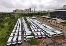 André do Premium acompanha a entrega de van do Goiás Social em Santo Antônio do Descoberto