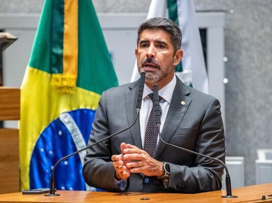 Líder na defesa do BRB: Roosevelt Vilela impulsiona aprovação de projeto estratégico