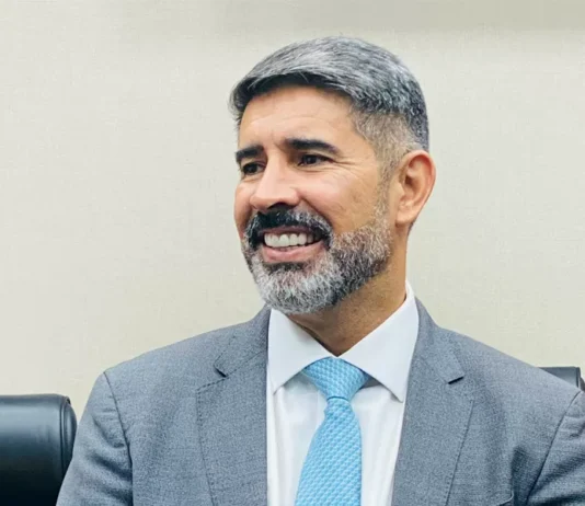 Deputado Roosevelt Vilela declara apoio decisivo à vice-governadora Celina Leão na corrida pelo Buriti