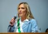 Celina Leão assume governo do DF e anuncia prioridade à saúde com cancelamento da festa de aniversário de Brasília