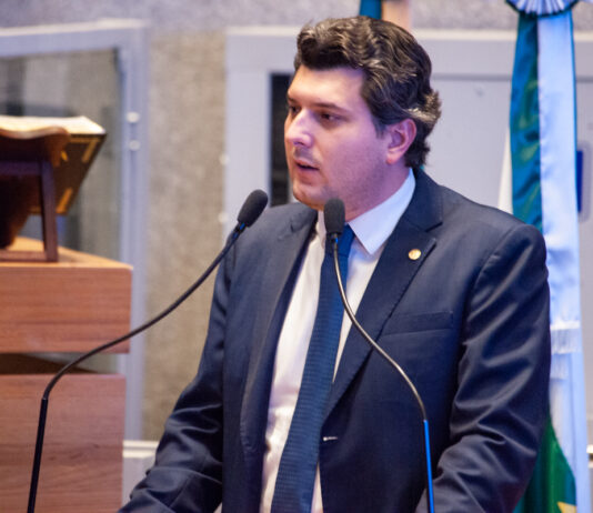 Deputado Eduardo Pedrosa destaca papel central na reestruturação salarial de servidores do Detran