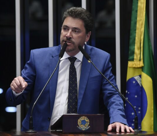 Senador Wilder Morais defende proteção ao consumidor em proposta contra superendividamento