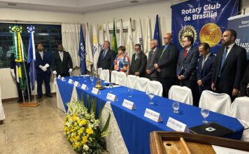 Hamilton Silva assume presidência do Rotary Club de Brasília em noite marcada por compromisso social