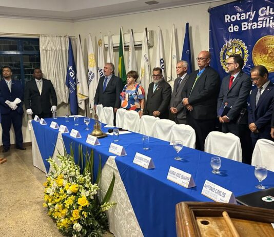 Hamilton Silva assume presidência do Rotary Club de Brasília em noite marcada por compromisso social