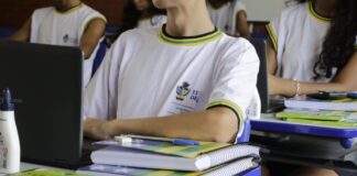 Rede estadual retoma aulas em 3 de agosto com foco em recuperação e preparação para o Enem