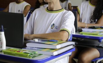 Rede estadual retoma aulas em 3 de agosto com foco em recuperação e preparação para o Enem