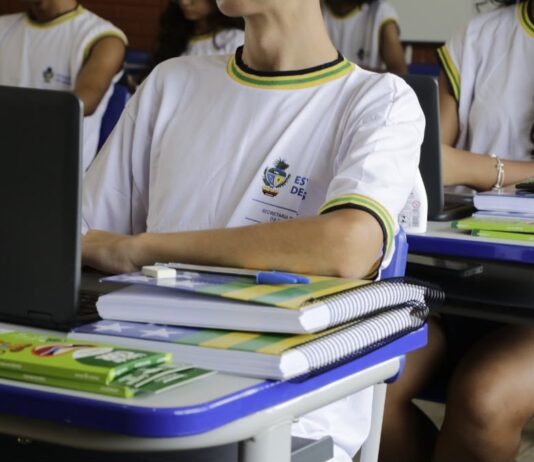 Rede estadual retoma aulas em 3 de agosto com foco em recuperação e preparação para o Enem