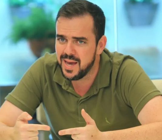 Disputa ao Senado: Gustavo Mendanha lidera preferências no segundo voto em Goiás