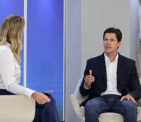 Goiás acelera: Daniel Vilela projeta R$ 5 bilhões em rodovias, saúde e segurança para o segundo mandato